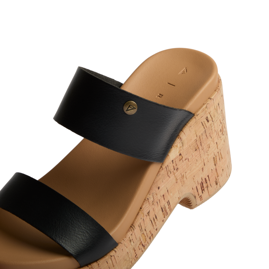 CJ6831_SUNSET_IBIZA_BLACK_TAN_DTL2_SHADOW-900x900-c4cc11b.png