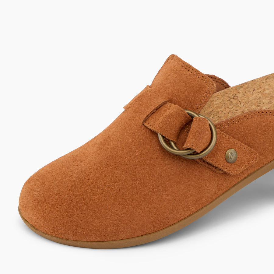 CJ7068_VISTA_SERENITY_COCOA_SUEDE_DTL1_GB-900x900-831cf75.jpg