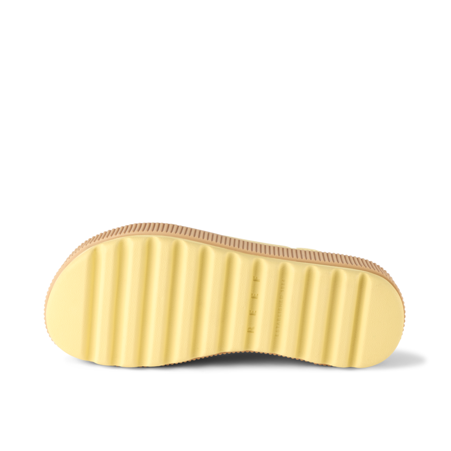 CJ7122_WATER_VISTA_HIGHER_PALE_BANANA_O_shadow-900x900-c4cc11b.png