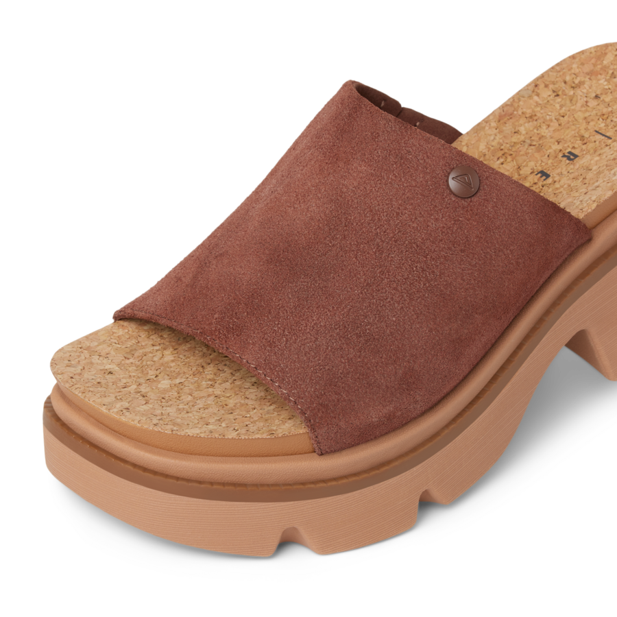 CJ7378_VISTA_LUXE_EVIE_BROWN_DTL1-900x900-c4cc11b.png