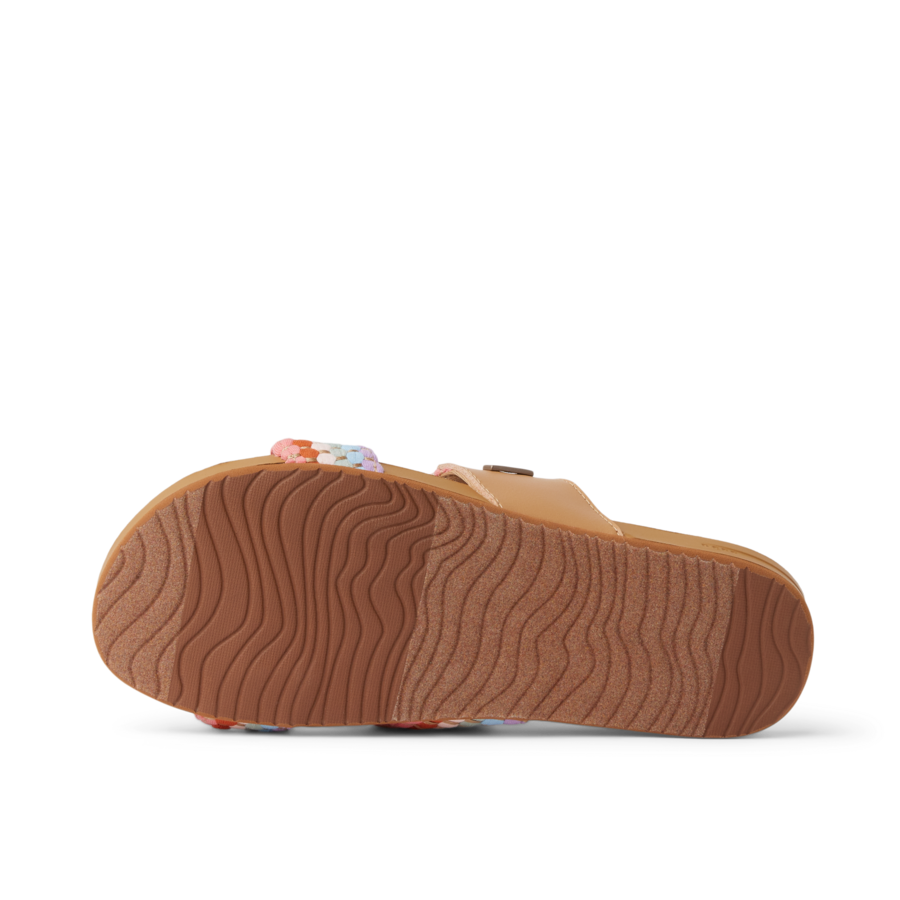 CJ7440_CUSHION_VISTA_MULTI_TEXTILE_O_SHADOW-900x900-c4cc11b.png
