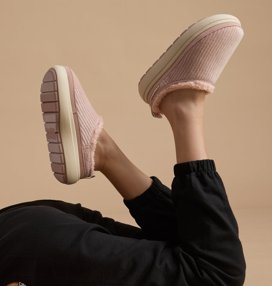 CJ8057_WEEKENDER_LOW_SIERRA_Cameo_Rose_Cord_4008-2000x1333-282f2dd_1.jpg