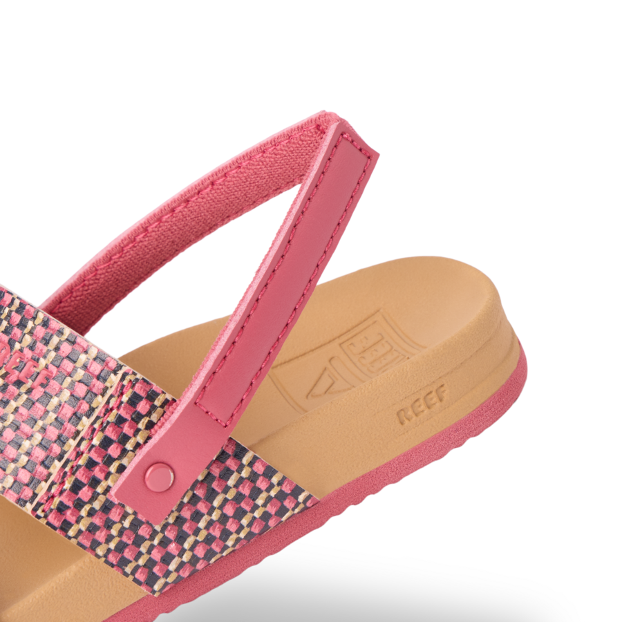 CJ8395_LITTLE_CUSHION_VISTA_RAFFIA_PINK_DTL2_SHADOW-900x900-c4cc11b.png