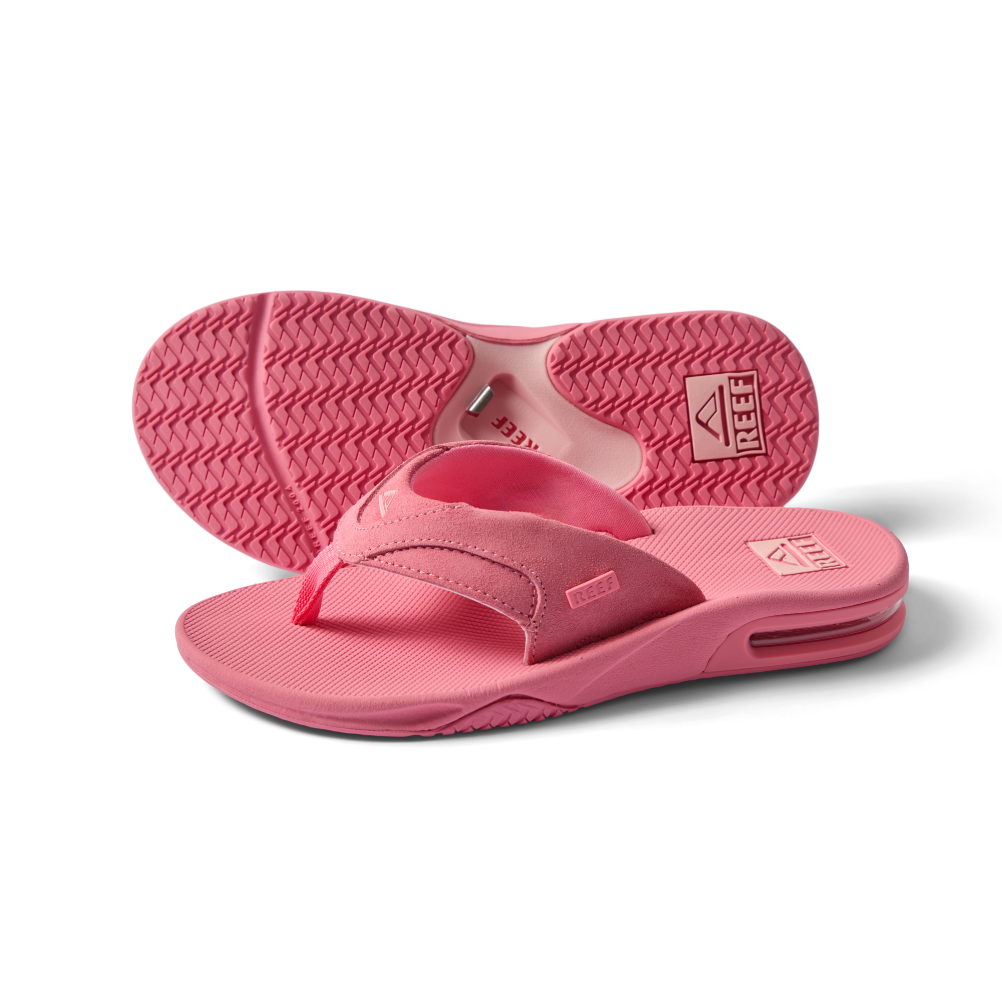 FANNING_STRAWBERRY_SUEDE_CJ8457_2835-5900x5900-33d5a1b_1-1.png