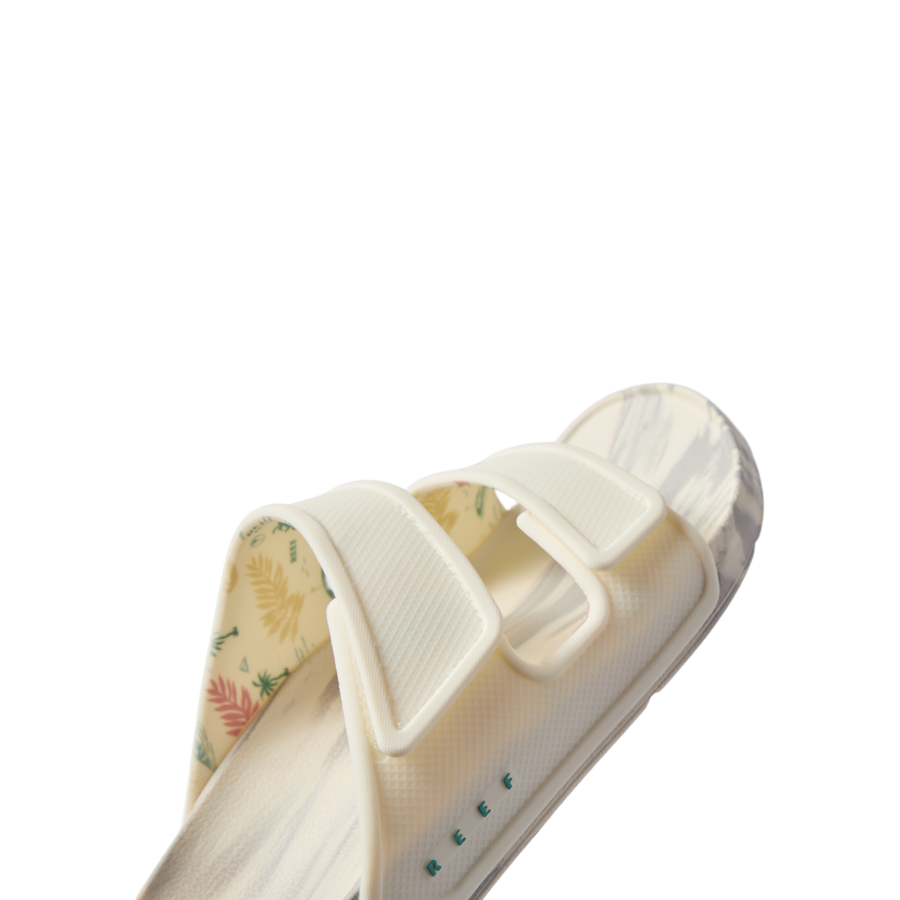 OASIS_ADAPT_MALLOW_X_PALM_CJ8398_3390-900x900-c4cc11b.png